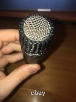 Shure SM57-LCE Cardioid Wired Dynamic Instrument Microphone Grey