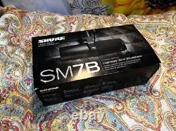 Shure SM7B Cardioid Dynamic Microphone w Case Nice