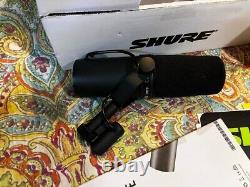 Shure SM7B Cardioid Dynamic Microphone w Case Nice
