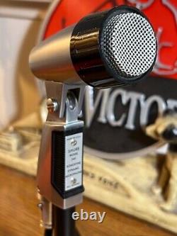 Années 1960 SHURE 540 Sonodyne Microphone Dynamique, fonctionnant avec support de bureau et câble