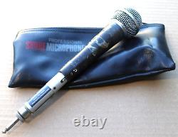 MICROPHONE DYNAMIQUE UNIDIRECTIONNEL VINTAGE DE MODÈLE SM58 DE SHURE AVEC LIGNE A95UF