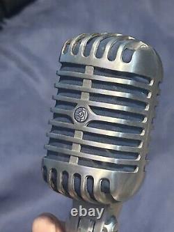 Microphone Shure Unidyne 55S ELVIS des années 1950, en soie bleue avec badge - Réparation de la fiche de soudure.