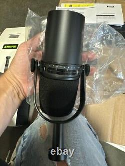 Microphone USB Shure MV7 pour les podcasts, l'enregistrement, le streaming en direct et le jeu.