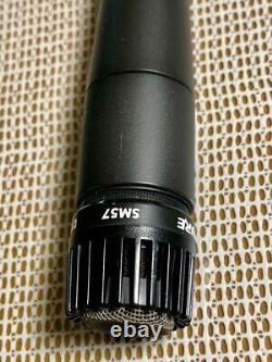 Microphone dynamique Shure SM57 pour instruments utilisé et fonctionnant au Japon