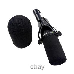 Microphone dynamique Shure SM7dB avec préampli intégré pour enregistrement de podcasts en streaming, couleur noire.