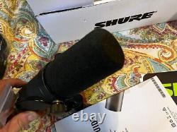 Microphone dynamique cardioïde Shure SM7B avec étui agréable