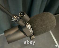 Microphone dynamique vocal Shure SM7B pour radio et télévision avec livraison gratuite dans les 48 États-Unis.
