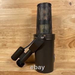Microphone vocal dynamique de podcasting et de streaming à large gamme plate noire Shure SM7B