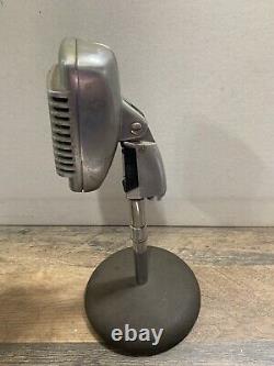 Modèle vintage de microphone dynamique Shure Sonodyne modèle 51 avec support. Non testé.