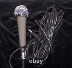 Un micro dynamique Unishere B Shure 518sb Lo Z fabriqué aux Etats-Unis avec un cordon de 20 pieds